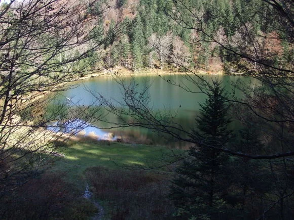 Lac : Lac de guzet à Aulus-les-bains, parcours de pêche en eau douce en Ariège
