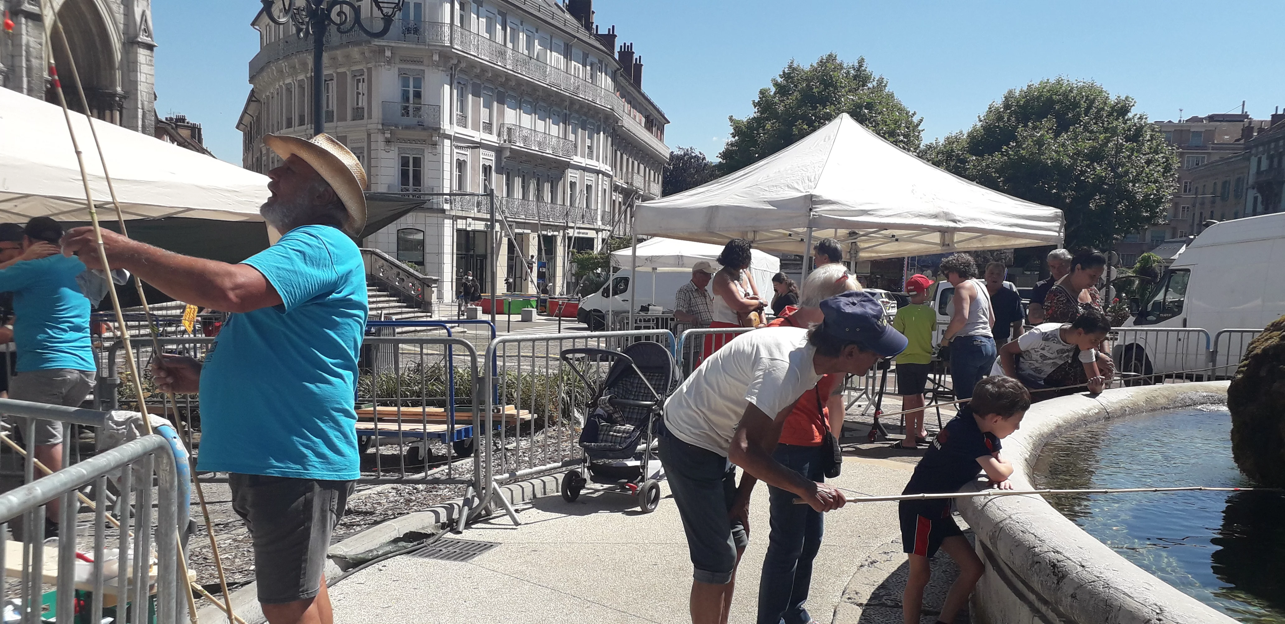 Mare : Fontaine de la place de la république à voiron à Voiron, parcours de pêche en eau douce en Isère
