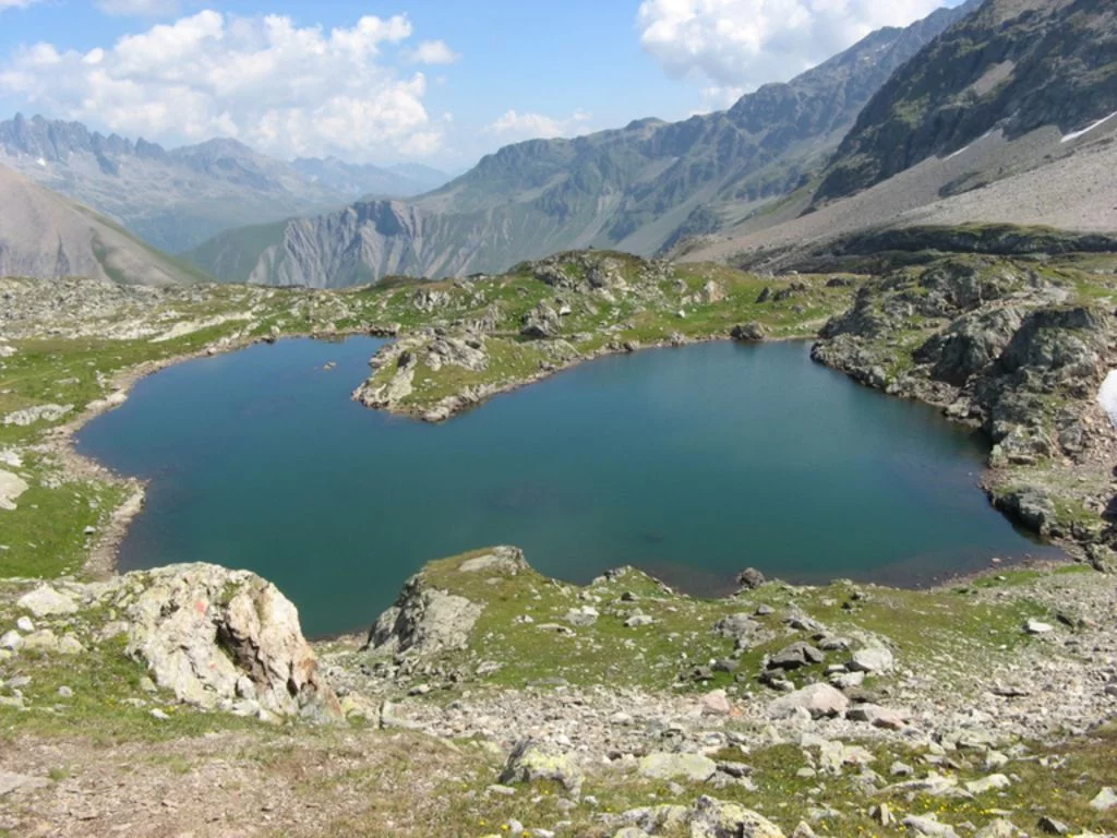 Lac : Lac de la jasse à Vaujany, parcours de pêche en eau douce en Isère