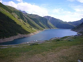 Lac : Lac de retenue edf de grand'maison à Vaujany, parcours de pêche en eau douce en Isère