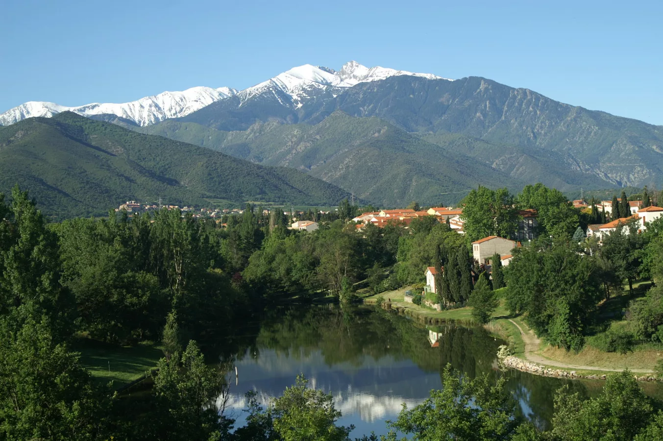 Lac : Lac des escoumes à Vinça, parcours de pêche en eau douce en Pyrénées Orientales