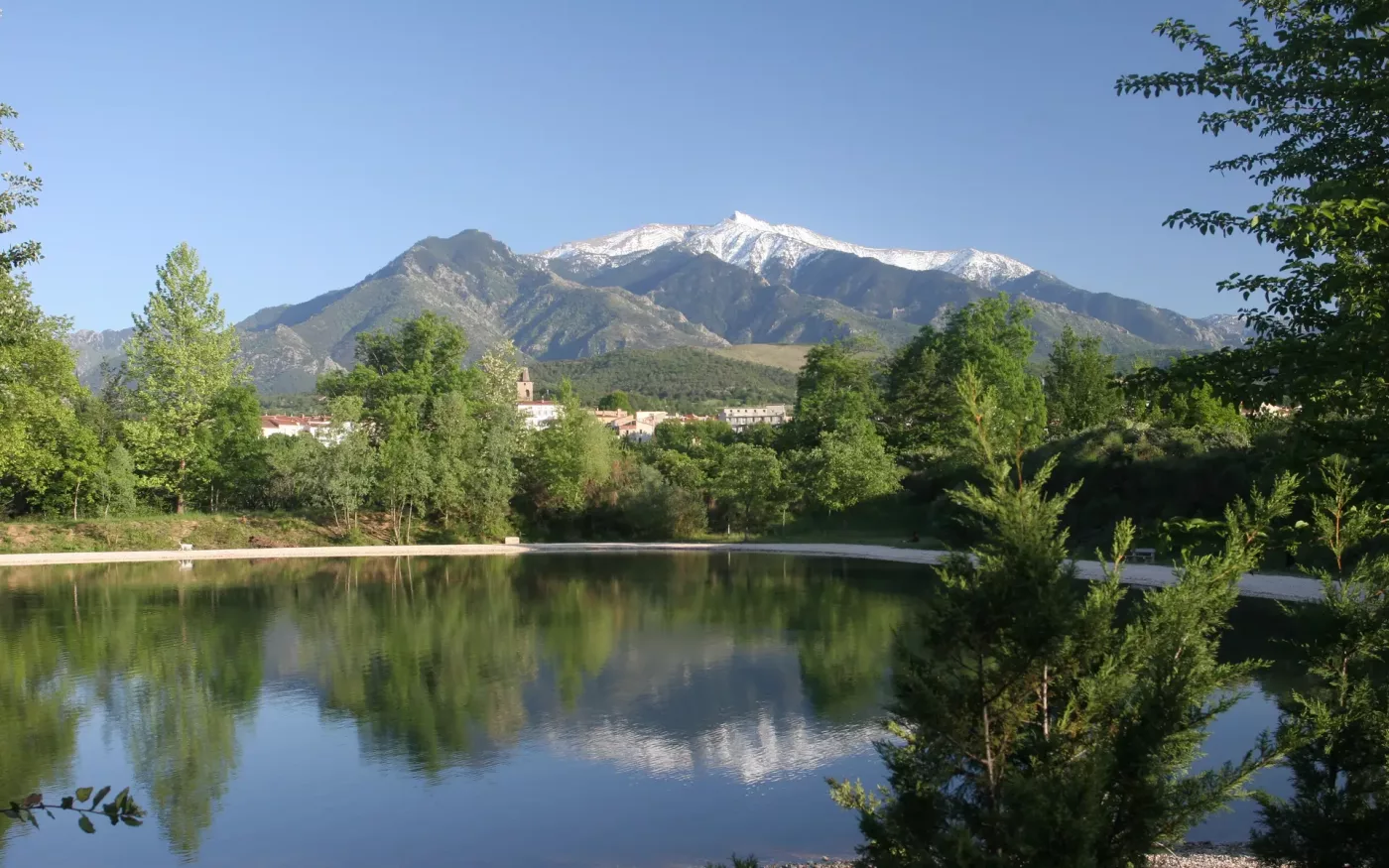Lac : Plan d'eau de prades à Prades, parcours de pêche en eau douce en Pyrénées Orientales