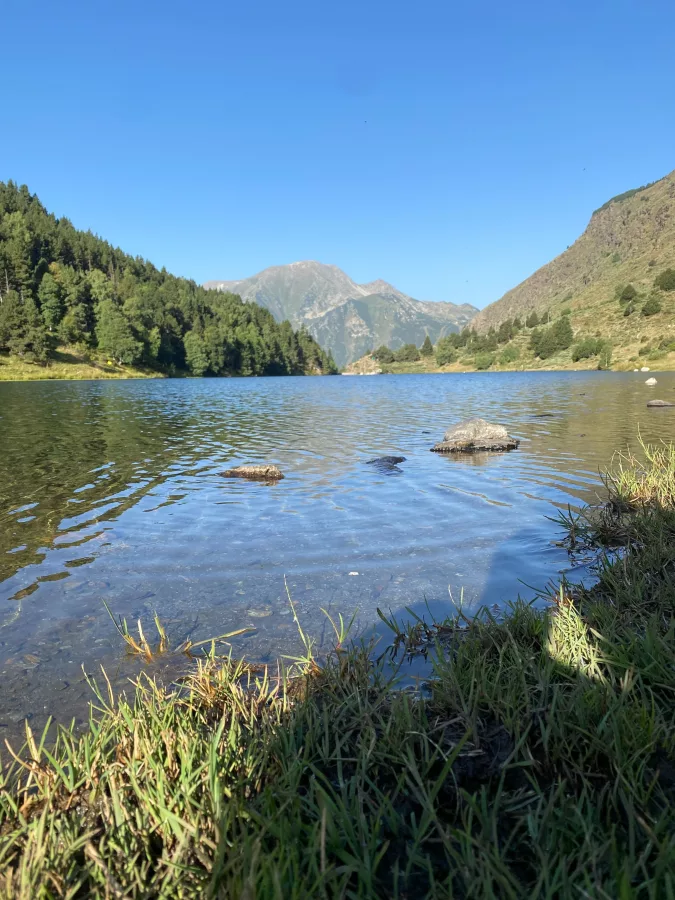 Étang : Plan d'eau du passet à Porté-puymorens, parcours de pêche en eau douce en Pyrénées Orientales